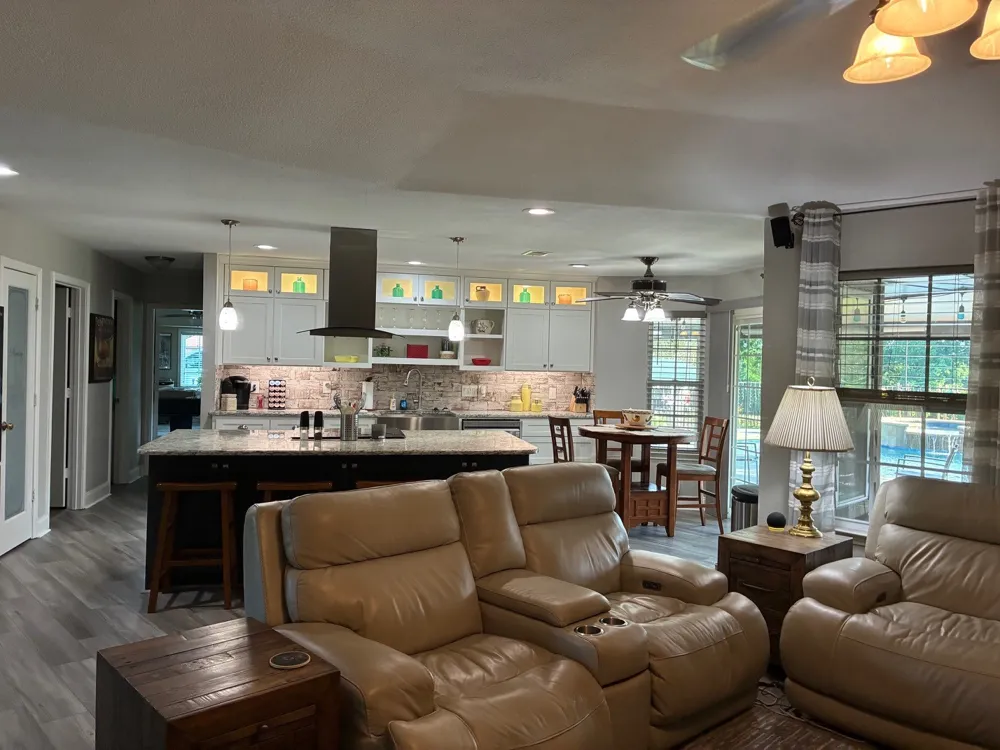 105 Elm Drive Oak Leaf, TX 75154