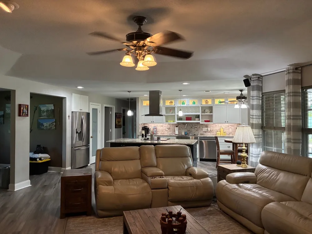 105 Elm Drive Oak Leaf, TX 75154