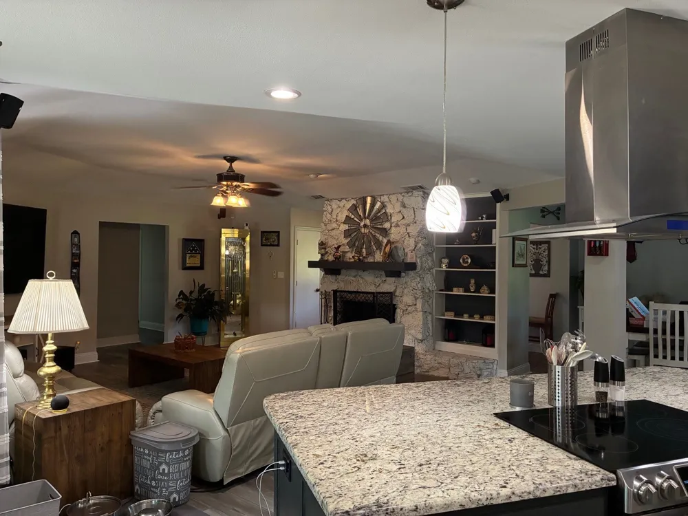 105 Elm Drive Oak Leaf, TX 75154