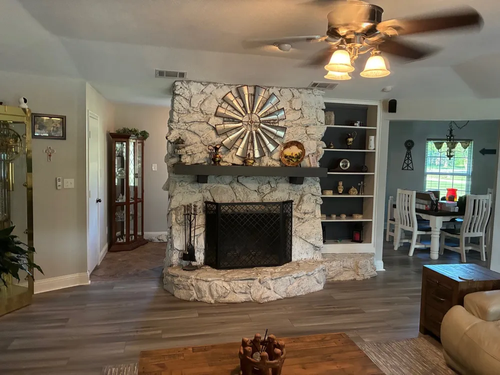 105 Elm Drive Oak Leaf, TX 75154
