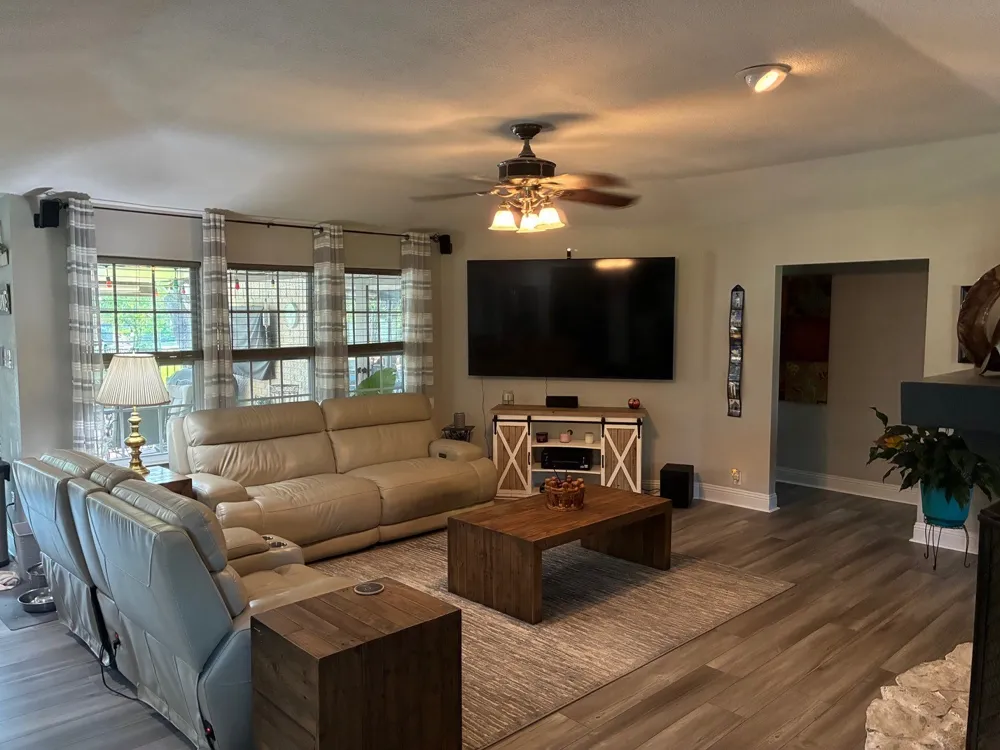 105 Elm Drive Oak Leaf, TX 75154