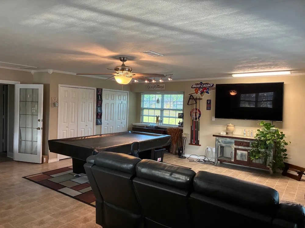 105 Elm Drive Oak Leaf, TX 75154