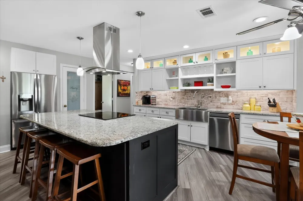 105 Elm Drive Oak Leaf, TX 75154