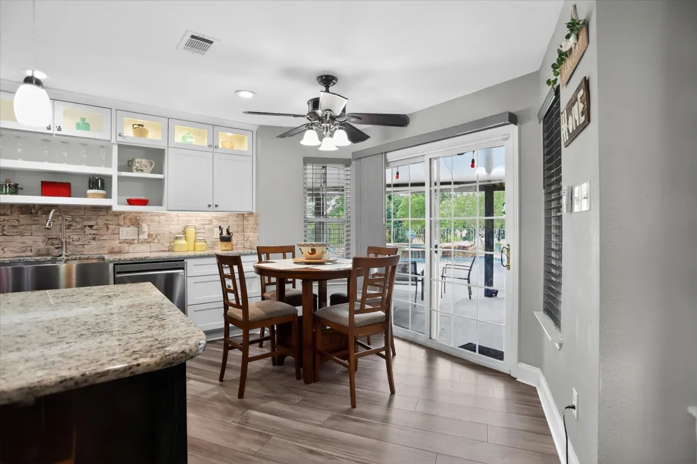 105 Elm Drive Oak Leaf, TX 75154