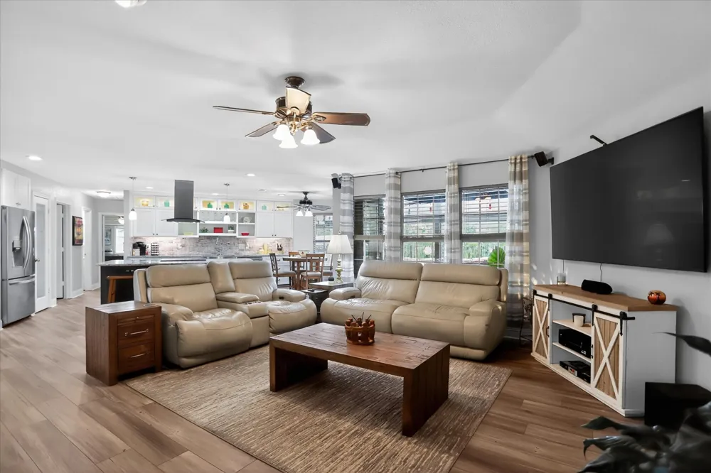 105 Elm Drive Oak Leaf, TX 75154