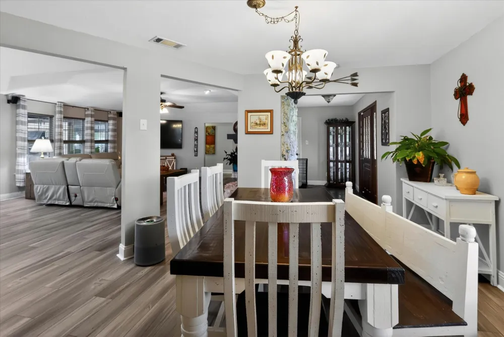 105 Elm Drive Oak Leaf, TX 75154