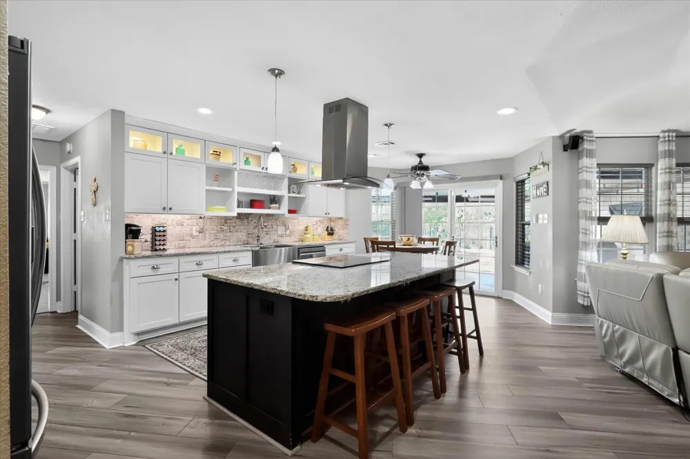 105 Elm Drive Oak Leaf, TX 75154
