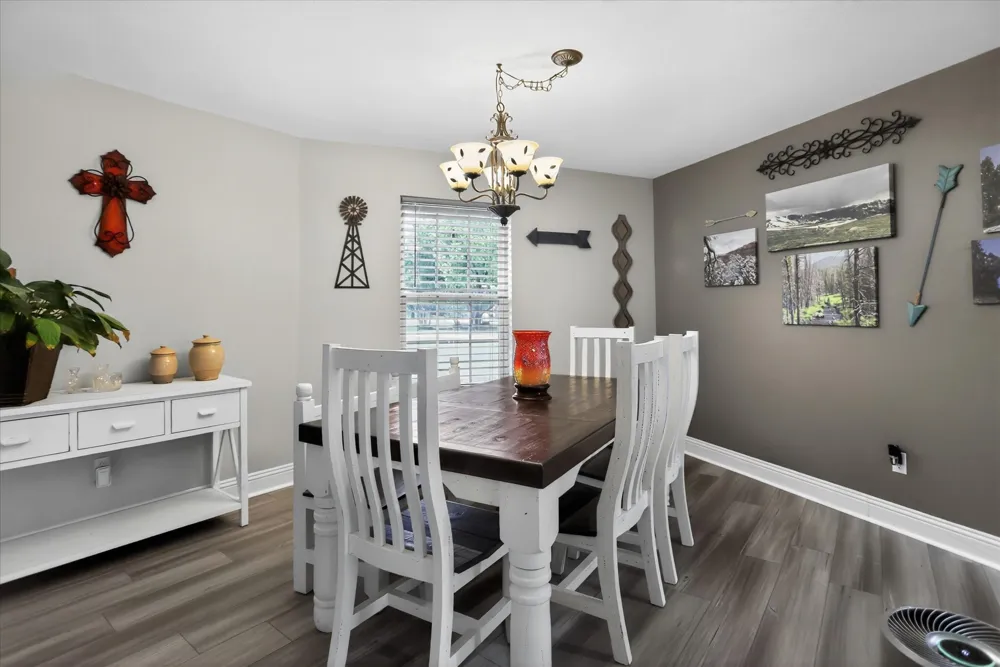 105 Elm Drive Oak Leaf, TX 75154