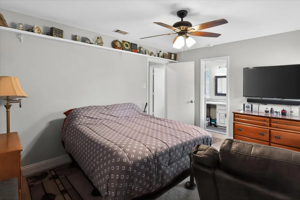 105 Elm Drive Oak Leaf, TX 75154