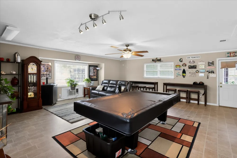 105 Elm Drive Oak Leaf, TX 75154
