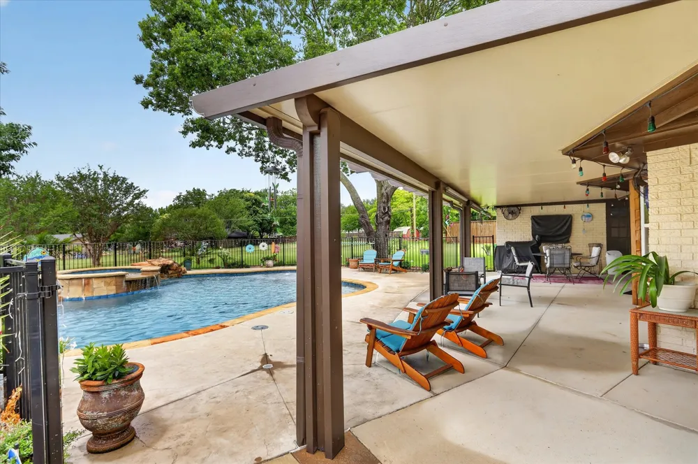 105 Elm Drive Oak Leaf, TX 75154