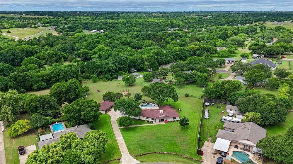 105 Elm Drive Oak Leaf, TX 75154