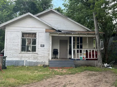 1913 Homan Avenue
