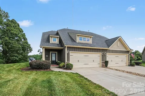 104 Boxtail Way