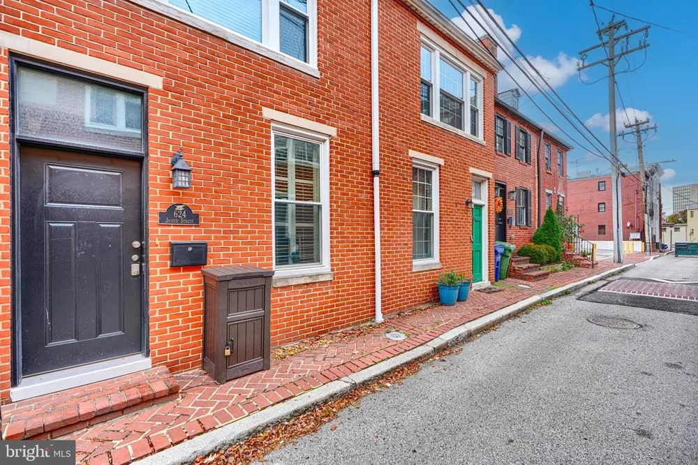 624 JASPER STREET Baltimore, MD 21201