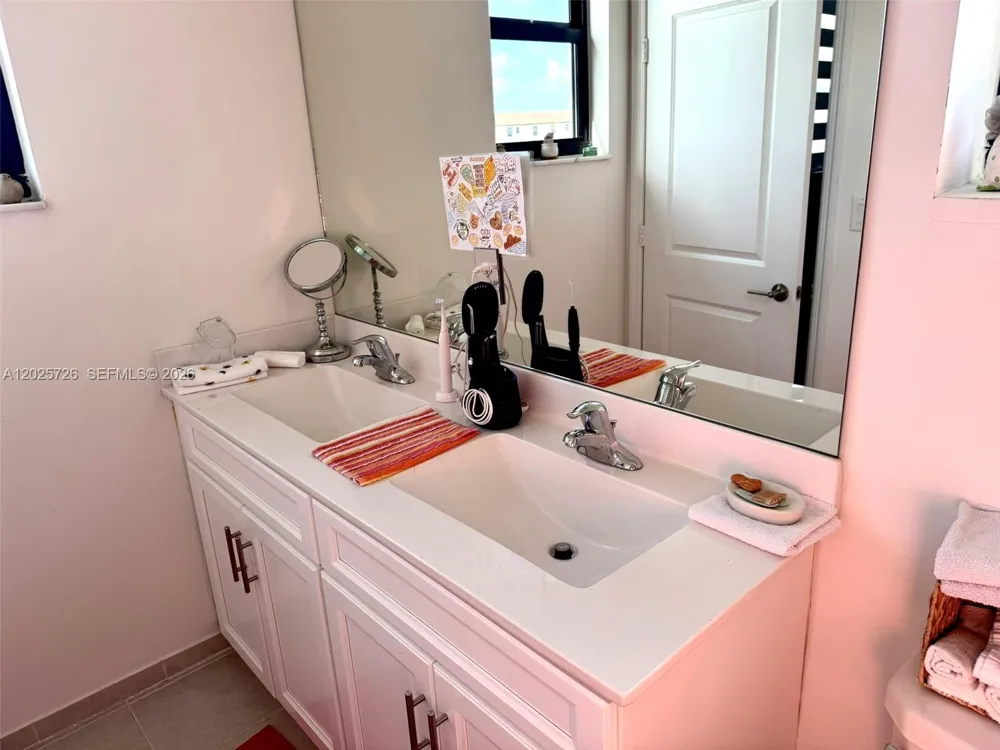 10020 SW 228th Ter Miami, FL 33190