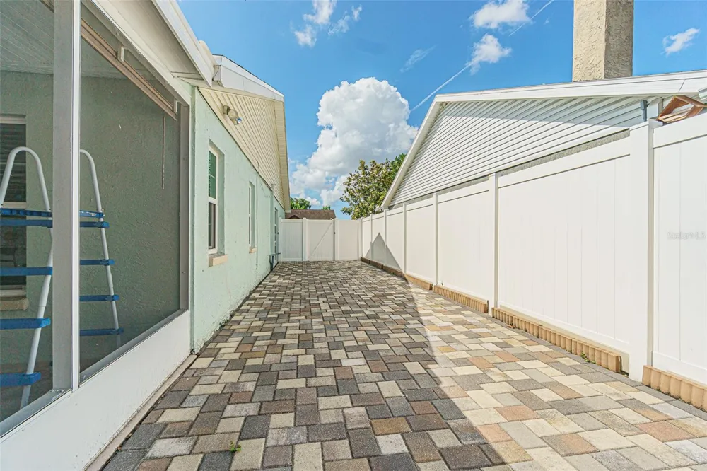 7601 LIMEBURY COURT Tampa, FL 33625