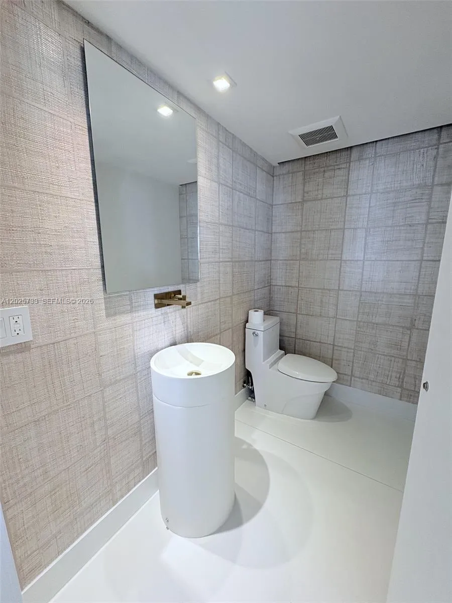 3951 S Ocean Dr #501 Hollywood, FL 33019
