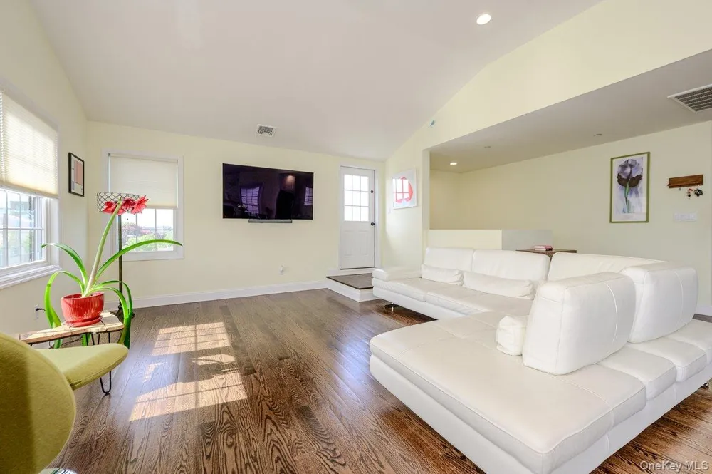 75 Curley Street Long Beach, NY 11561