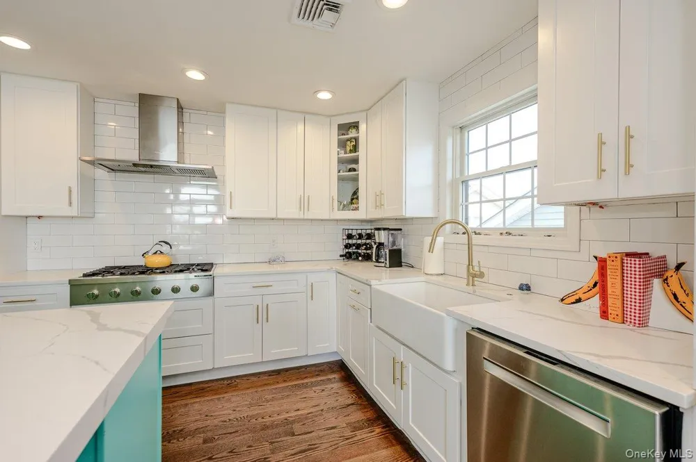 75 Curley Street Long Beach, NY 11561