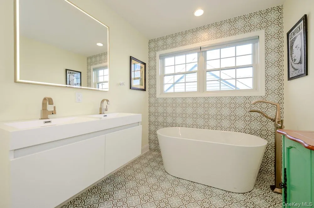75 Curley Street Long Beach, NY 11561