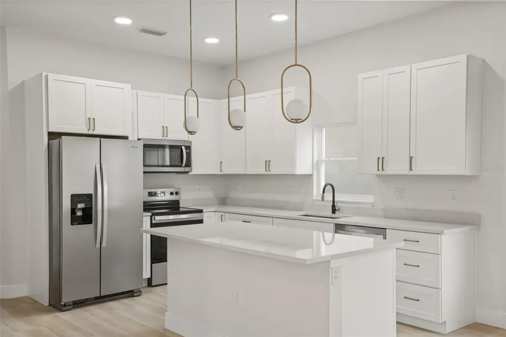 823 E MCDONALD AVENUE Eustis, FL 32726