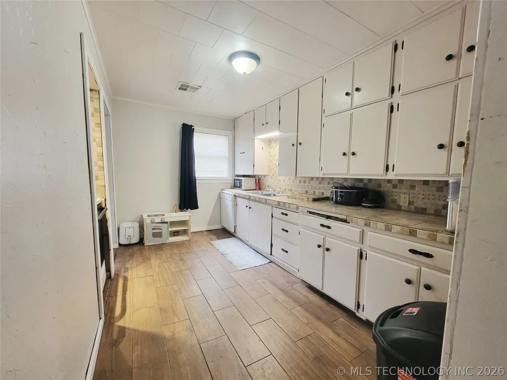 509 Burgess Holdenville, OK 74848