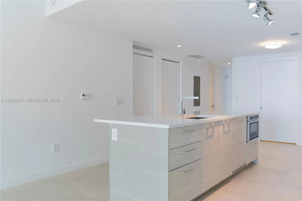 650 NE 32nd St #2104 Miami, FL 33137