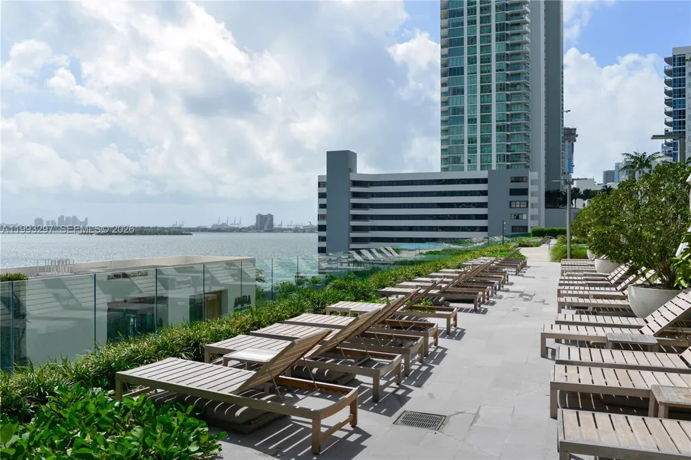 650 NE 32nd St #2104 Miami, FL 33137