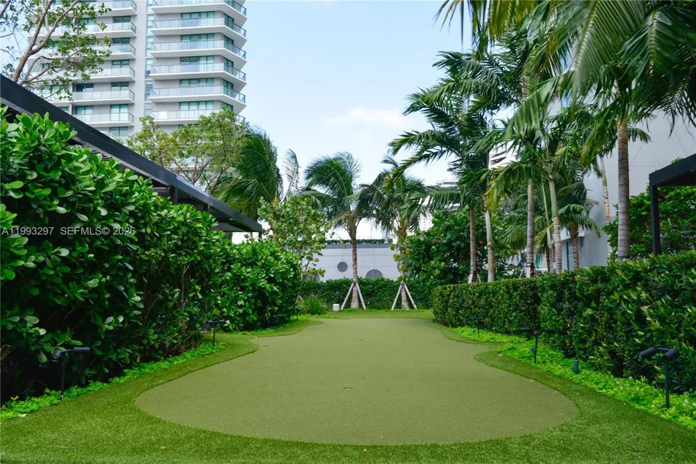 650 NE 32nd St #2104 Miami, FL 33137