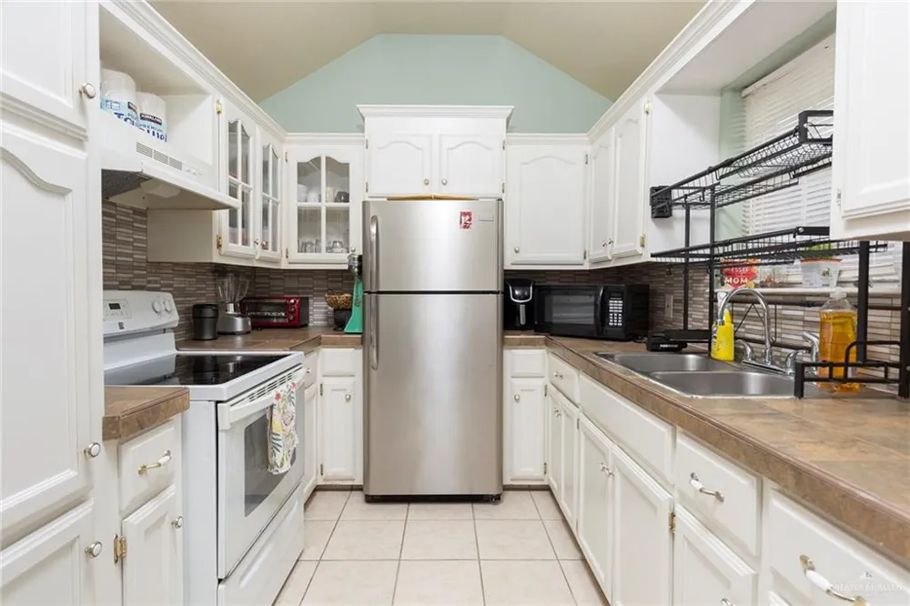 1502 Diamond Avenue Penitas, TX 78576