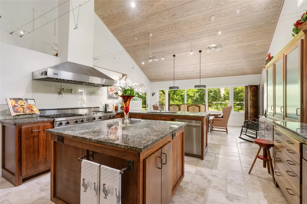 13547 Shepard Hill Road Willis, TX 77318