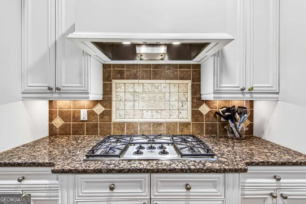 306 Horseshoe BND Statham, GA 30666
