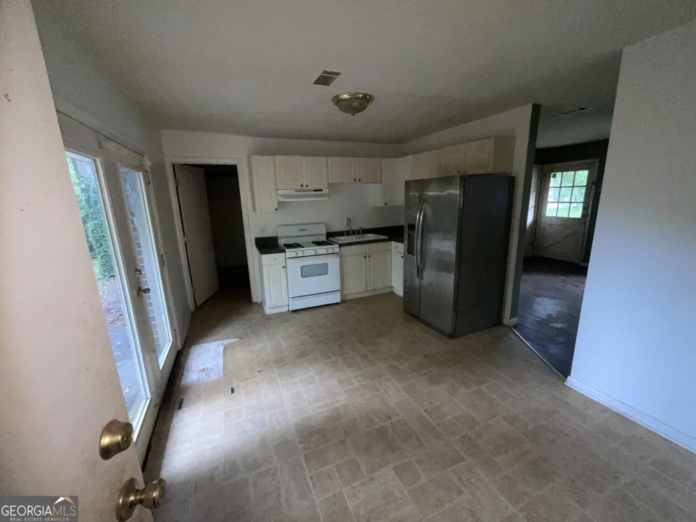 62 Jonathan RD Riverdale, GA 30274
