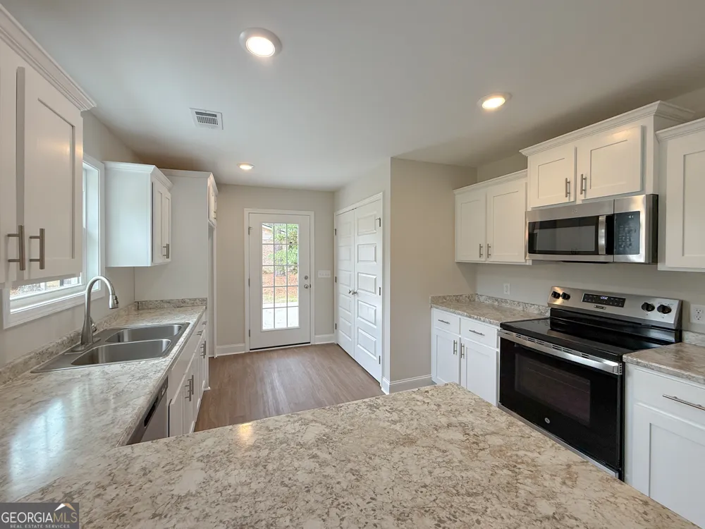 102 Ohoopee ST Reidsville, GA 30453