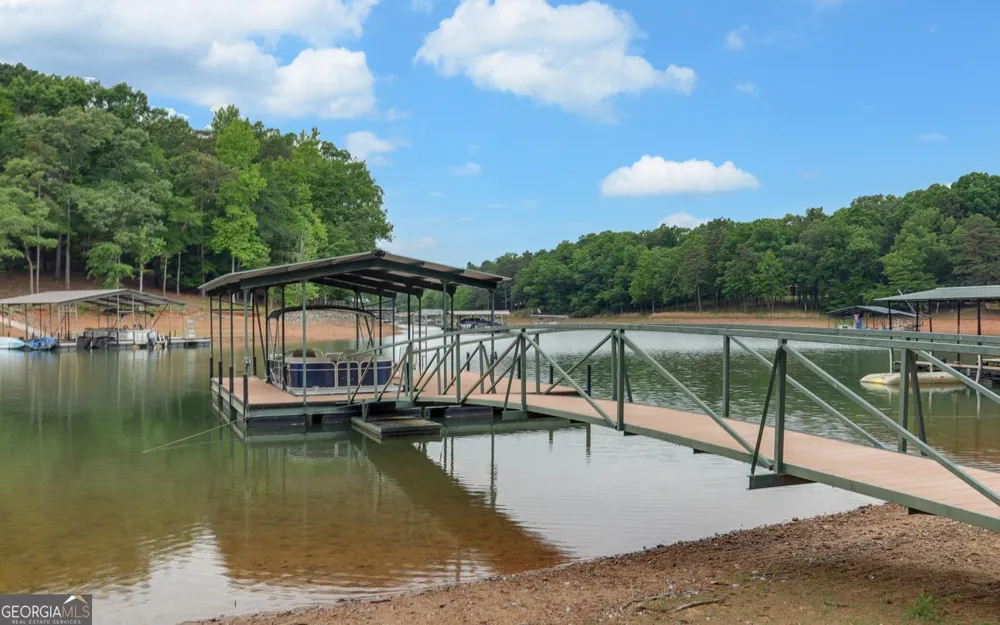 157 Nelle DR Hartwell, GA 30643