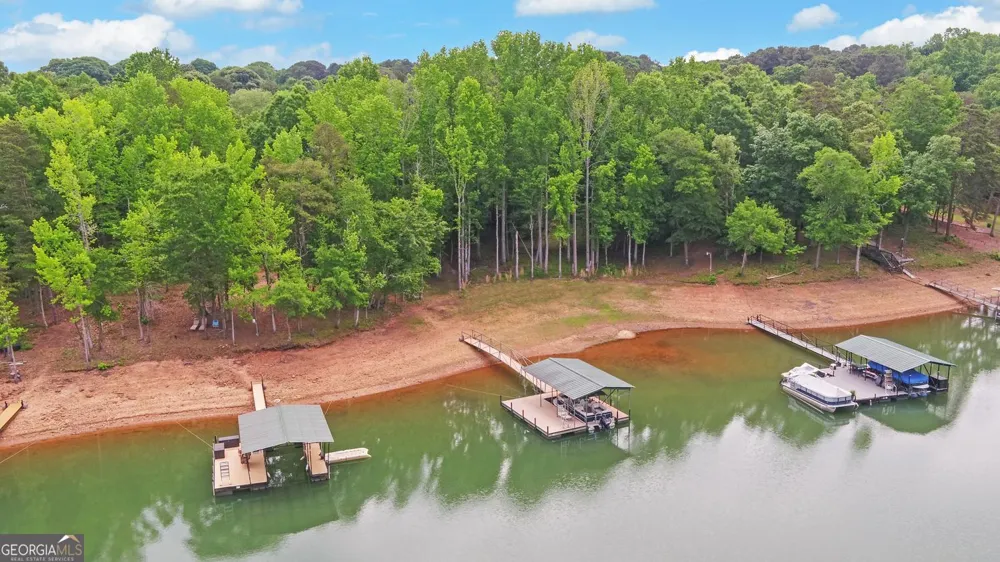 157 Nelle DR Hartwell, GA 30643