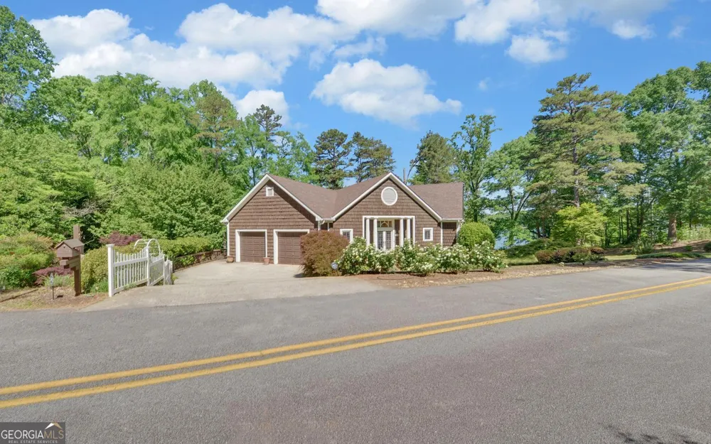 1700 Harbor Light Marina RD Lavonia, GA 30553