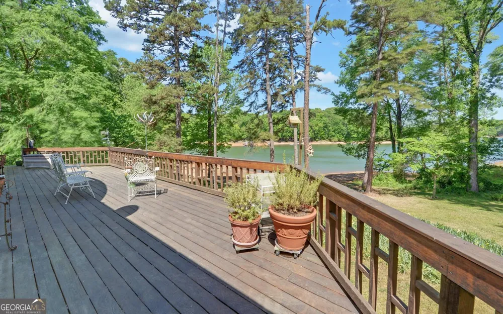 1700 Harbor Light Marina RD Lavonia, GA 30553