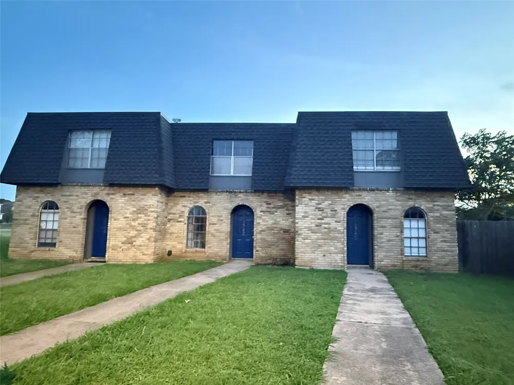 2742 Saint George Place Arlington, TX 76015