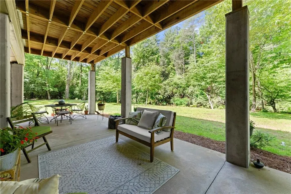 1088 Little Hawk Road Sautee Nacoochee, GA 30571