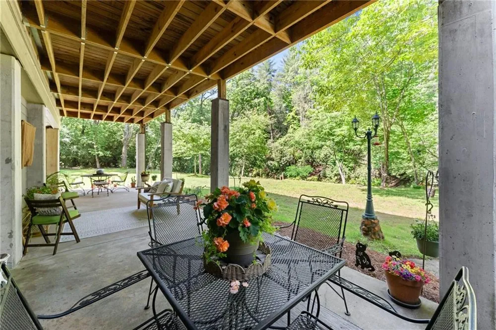 1088 Little Hawk Road Sautee Nacoochee, GA 30571