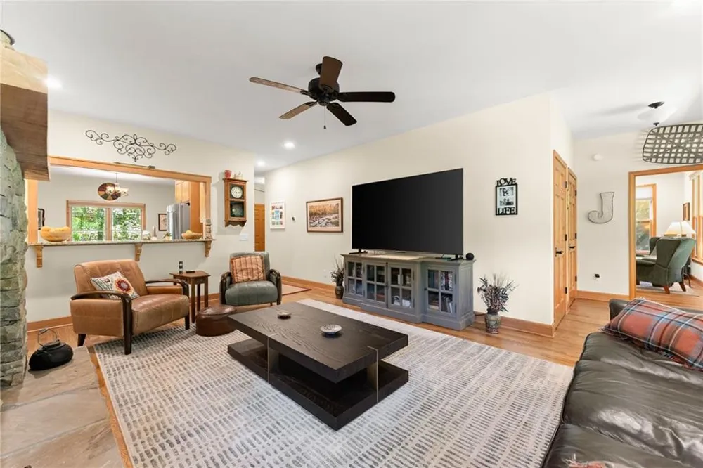 1088 Little Hawk Road Sautee Nacoochee, GA 30571