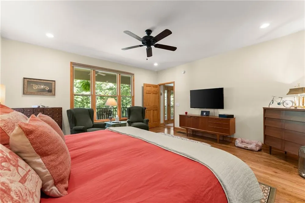 1088 Little Hawk Road Sautee Nacoochee, GA 30571