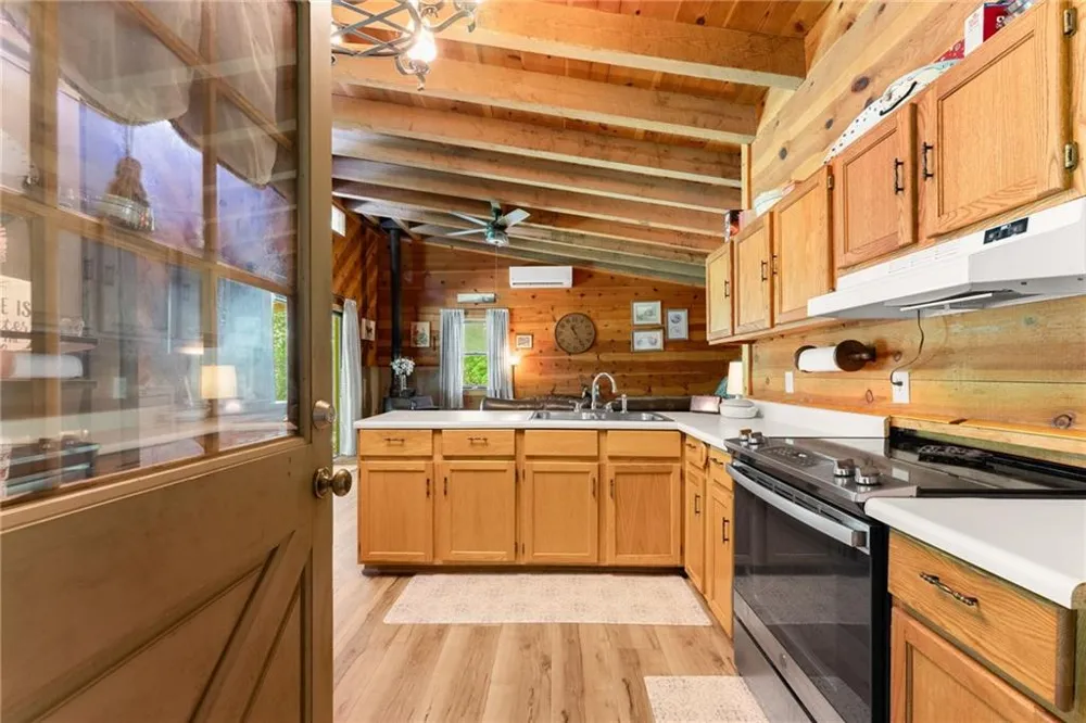 1088 Little Hawk Road Sautee Nacoochee, GA 30571