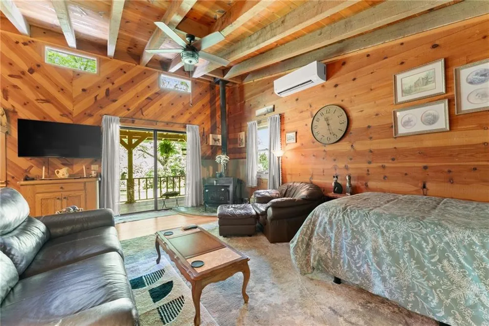 1088 Little Hawk Road Sautee Nacoochee, GA 30571
