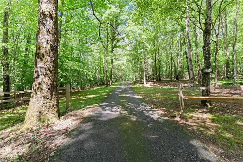 1088 Little Hawk Road Sautee Nacoochee, GA 30571
