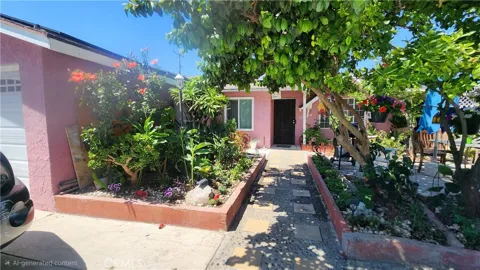 2505 W Anahurst