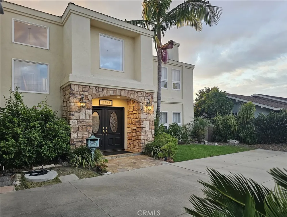 11541 Donovan Road Rossmoor, CA 90720