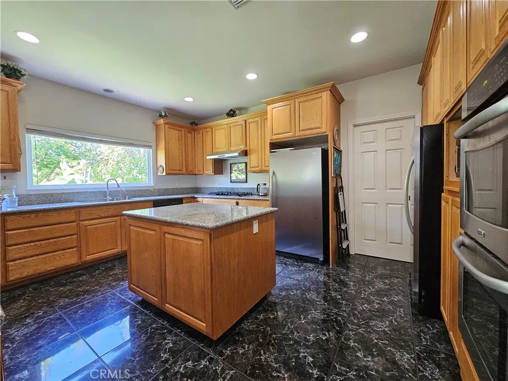 11541 Donovan Road Rossmoor, CA 90720